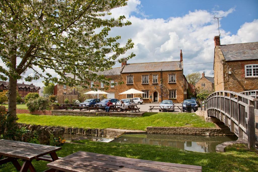 Hotel The Nevill Arms Medbourne Exterior foto